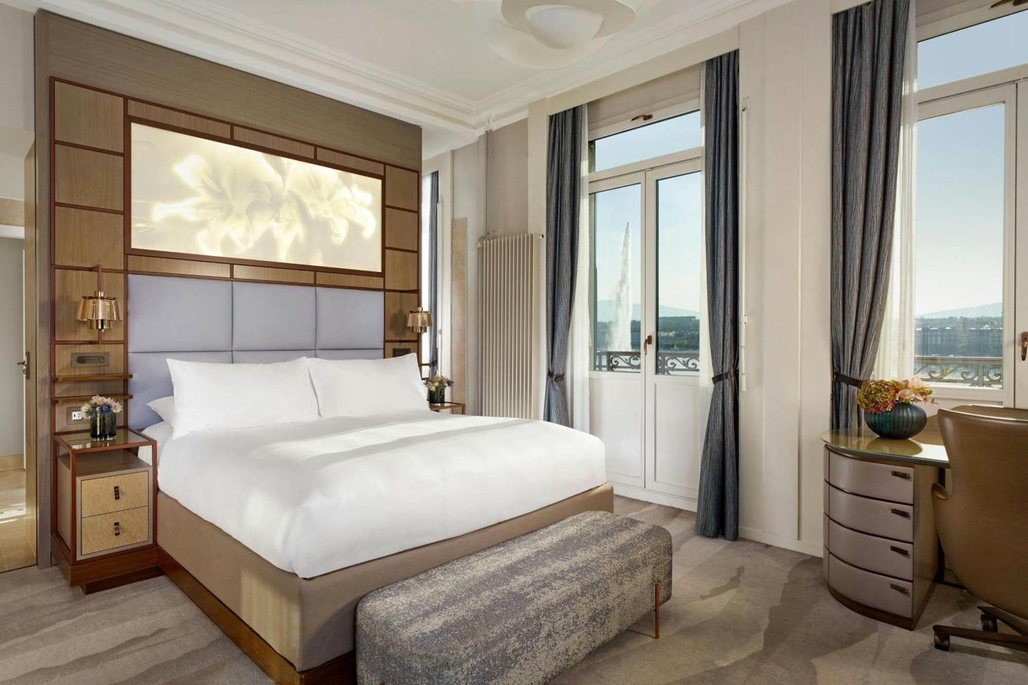 Lake Front Suite 1 Bedroom Suite 1 King Sofa bed Balcony,1643140114:JPEG