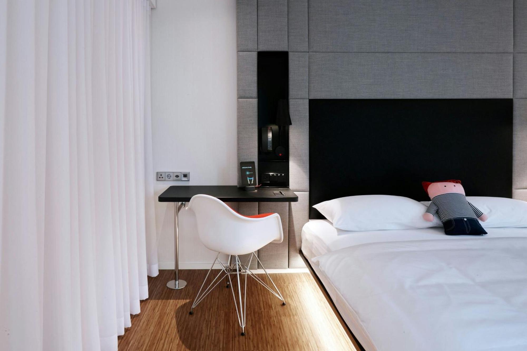 King Room Accessible,1731640749:JPEG