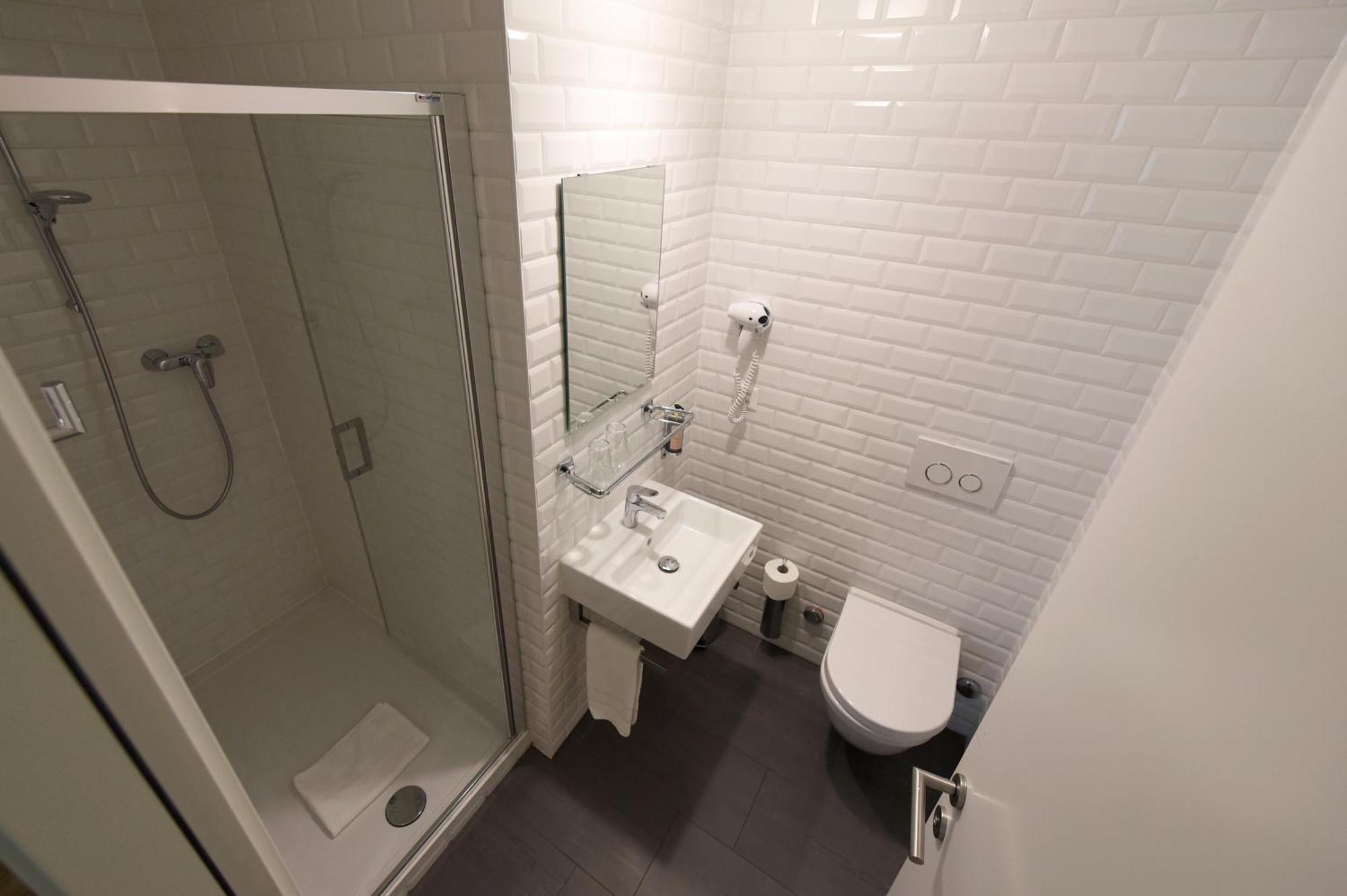 Double Room,379909258:JPEG