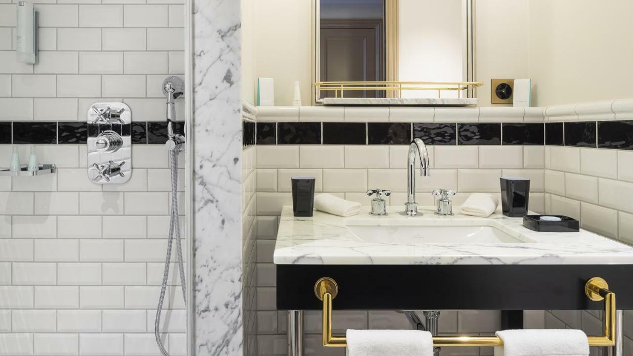 Classic Twin Room Shower,790935066:JPEG